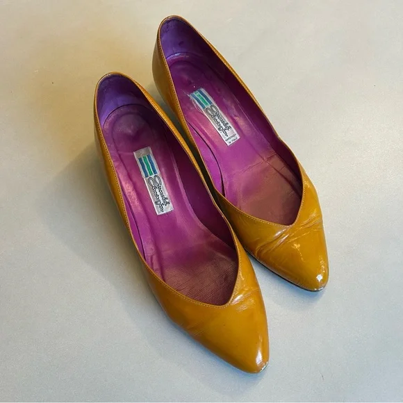 Vintage Gold Arnold Churgin with Wedge Heel - Picture 11 of 13